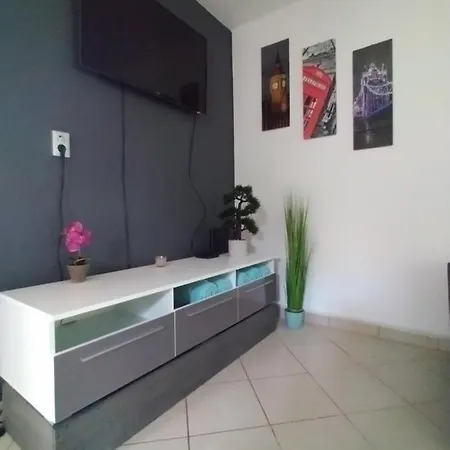 펜션 Greta Apartman *
